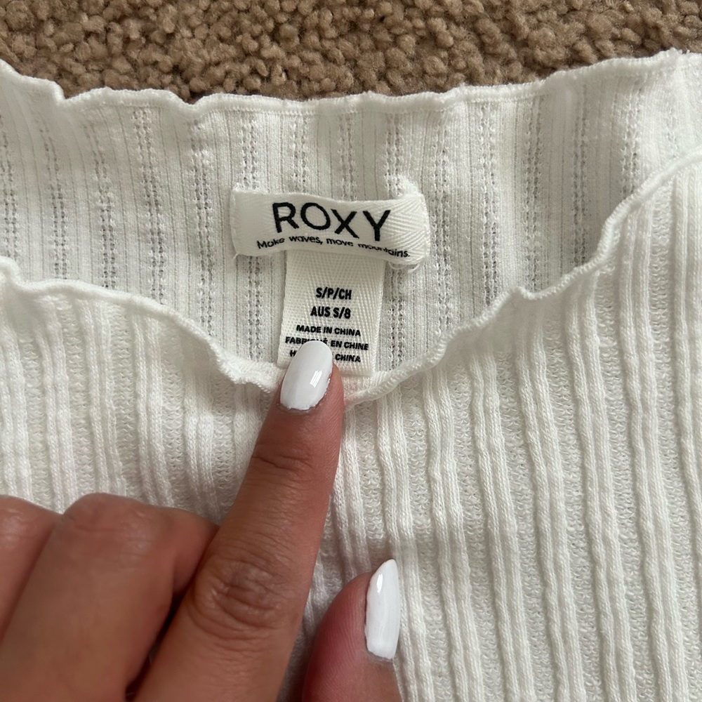 New white Roxy top - Picture 2 of 4